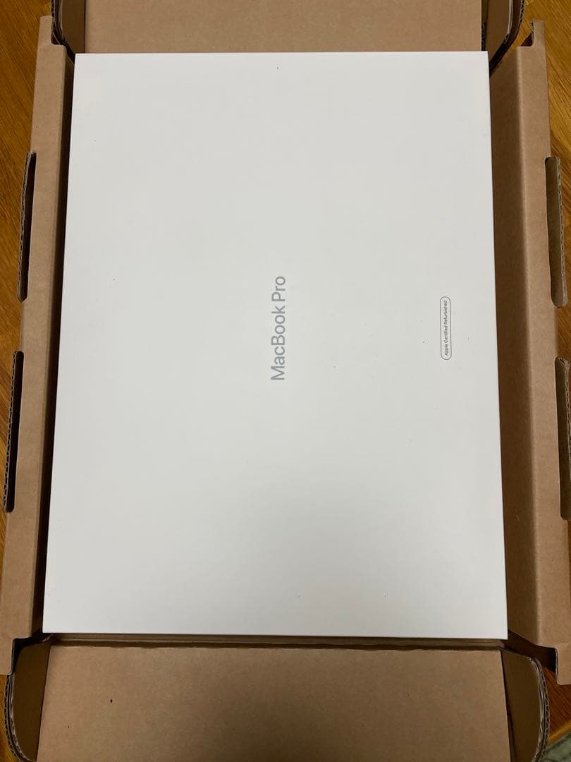 新品同様AppleM1 MacBook Pro シルバー　ストレージ512GB Amazon.com: Apple Late 2020 MacBook Pro with Apple M1 Chip (13.3
