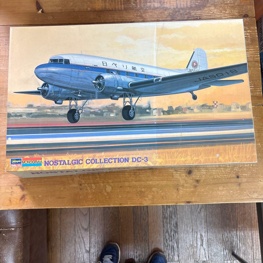 プラモデル　ニッペリ航空1:48ノスタルジックコレクションDC-3
