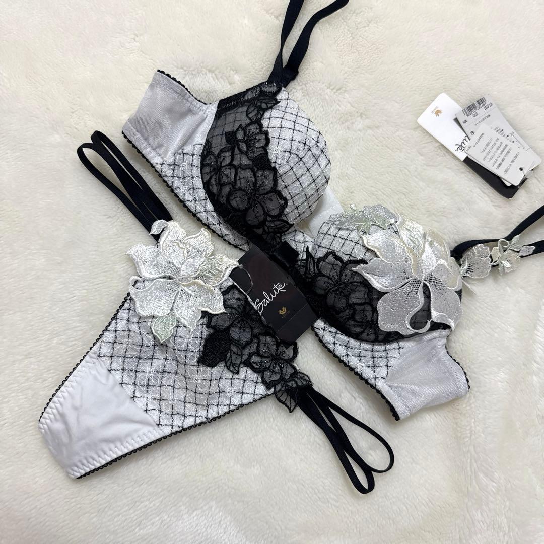 サルート　ブラジャーB 70 ￼ TバックM