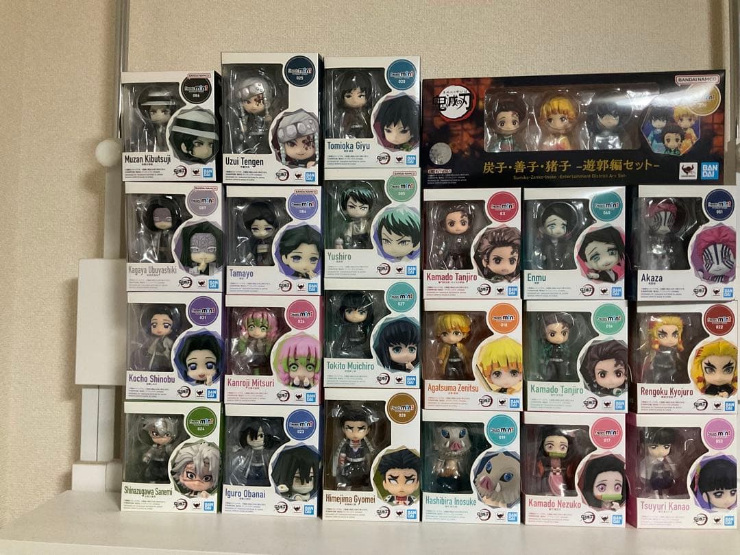 鬼滅の刃　呪術廻戦　フィギュア