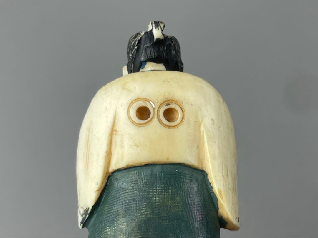 時代根付 マンモス牙製 作家物 中国美術 在銘 玉石？ 人物 男性 - メルカリ