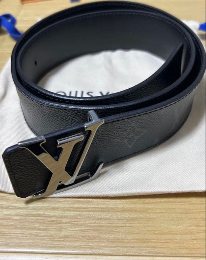 ルイ・ヴィトン ブラックレザーベルト 80/82