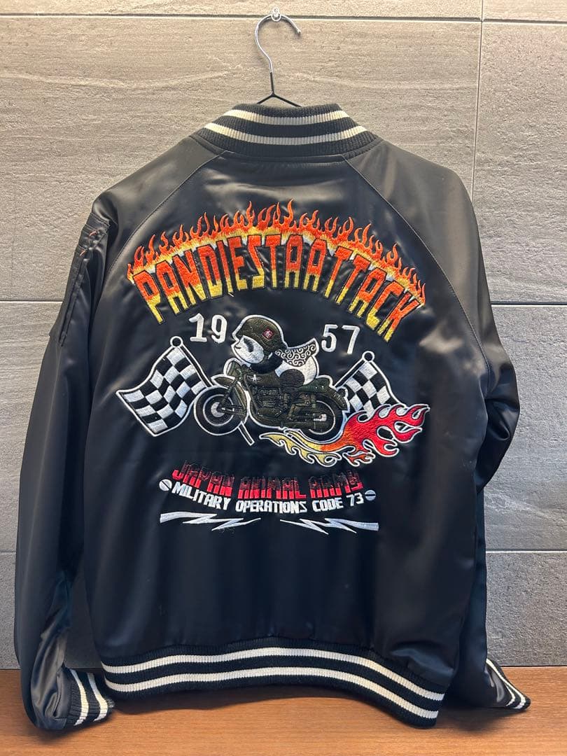 スカジャン 黒 ナイロン製刺繍入り