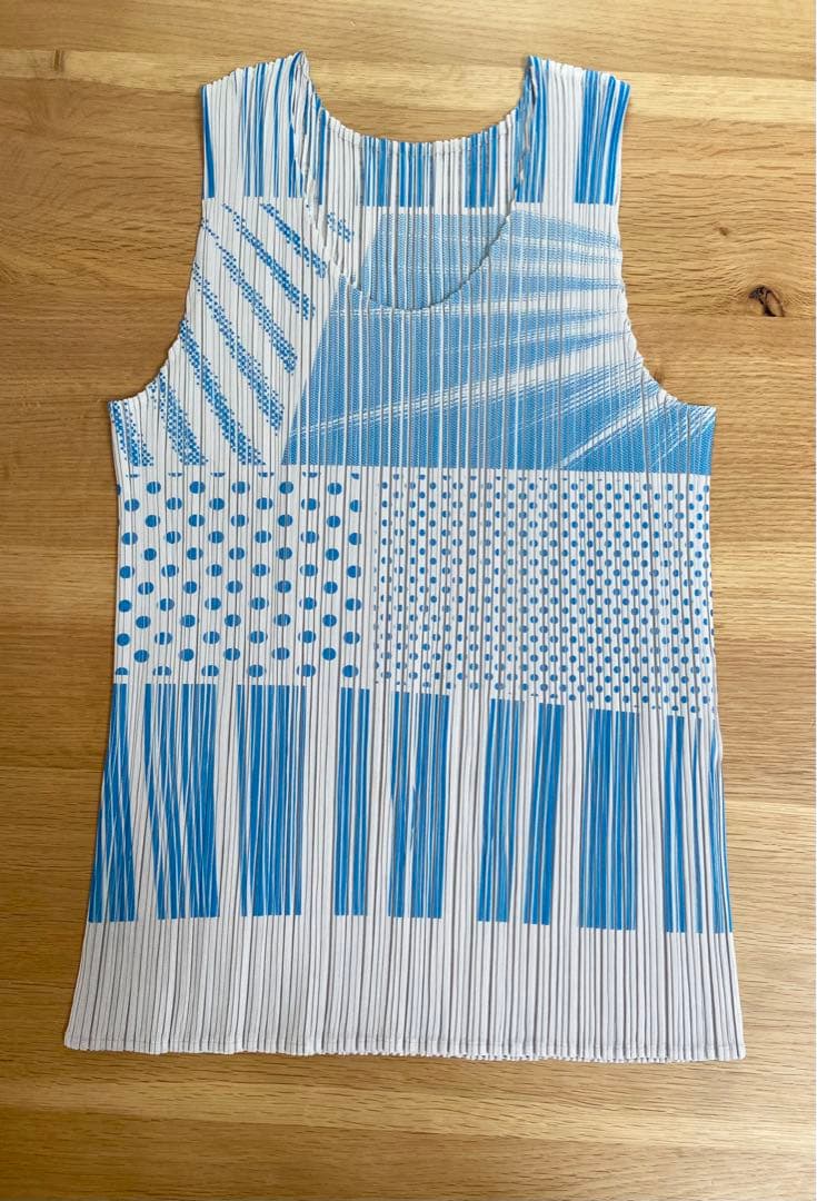 PLEATS PLEASE イッセイミヤケ　総柄　コミック　スクリーントーン