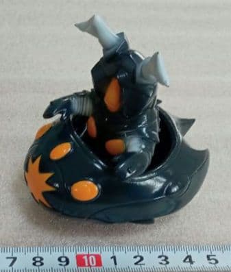 【入手困難/廃版】✡️怪獣レーサーズゼットン＆UFO(黒成型/白オレンジ塗装