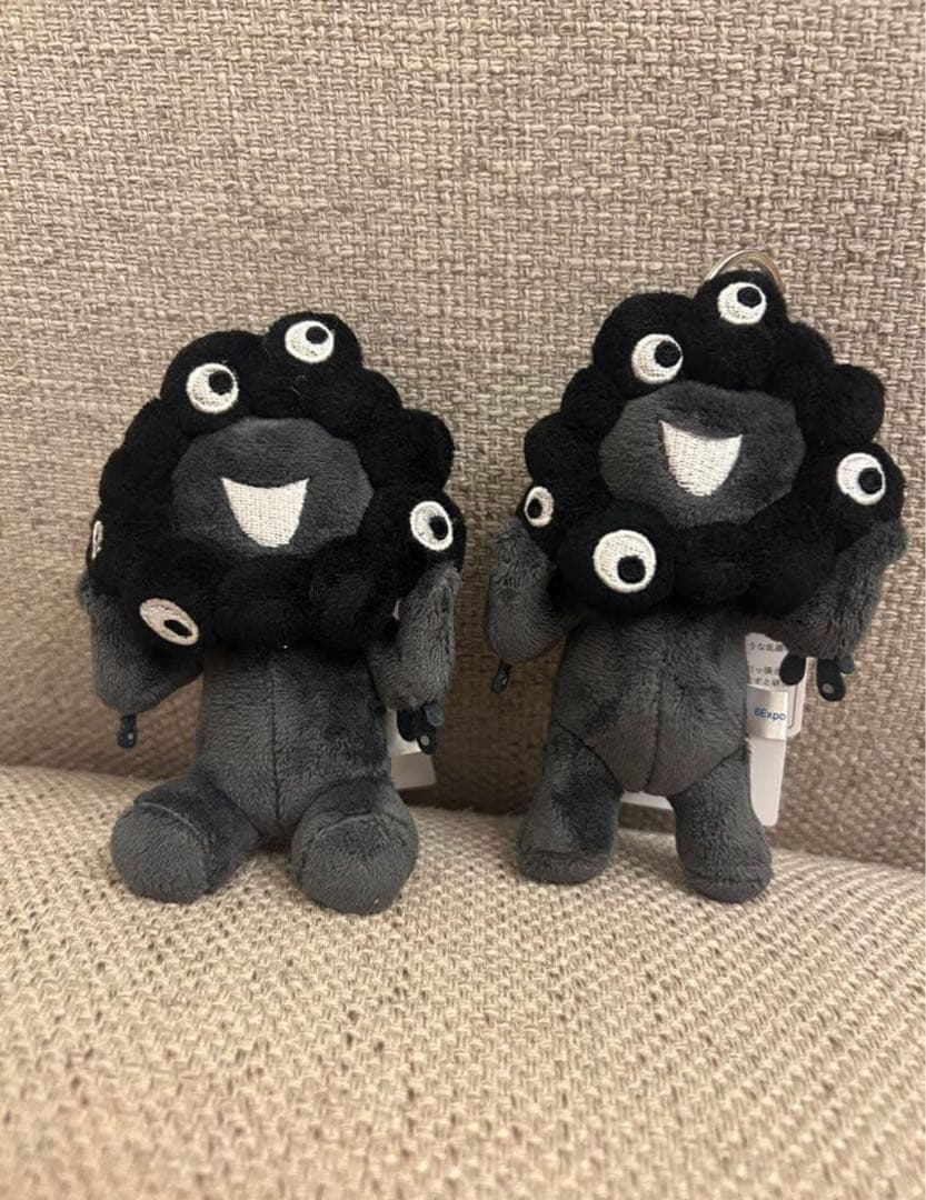 ♡黒ミャク♡万博会場限定　立ち&座り２つセット　カラビナ付き
