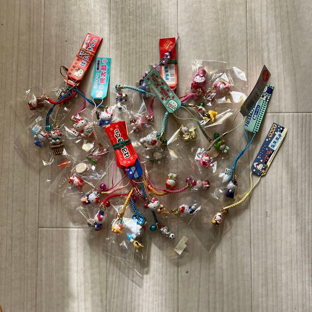 ハローキティご当地限定根付け ストラップ セット。まとめ売り。