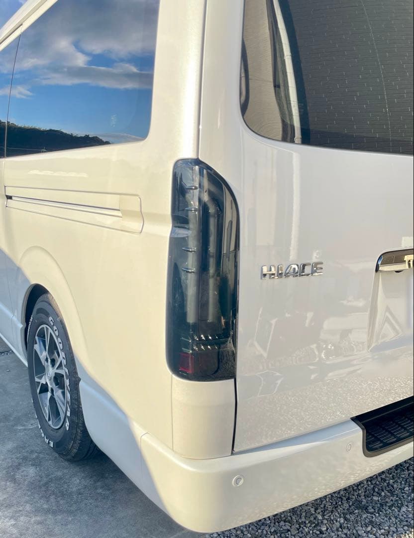 ハイエース 200系 LEDテールランプ シーケンシャルウインカー スモーク 200系ハイエース オープニングアクション フルLEDテールランプ