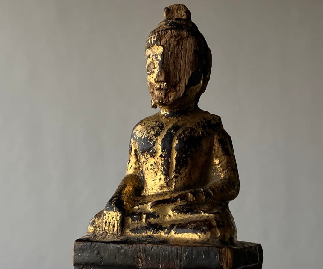 【ここにいる、、木彫金箔仏 タイ中部 ラタナコーシン初期18〜19世紀頃】仏像