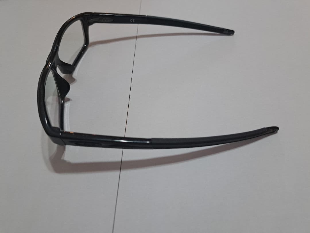 OAKLEY　可視光調光メガネ