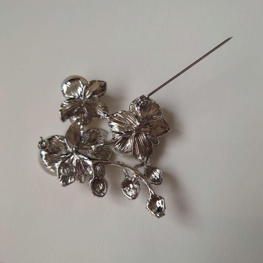 ヴァンドームブティック ブローチ 胡蝶蘭 白蝶貝