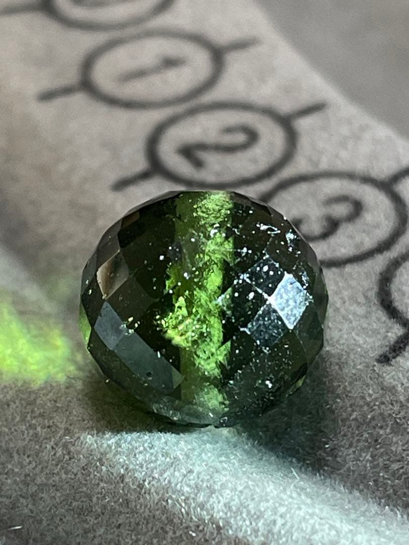 オ*ユ様 激レア　モルダバイト