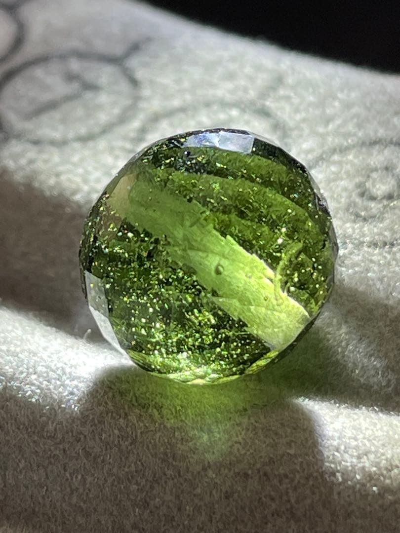 オ*ユ様 激レア　モルダバイト