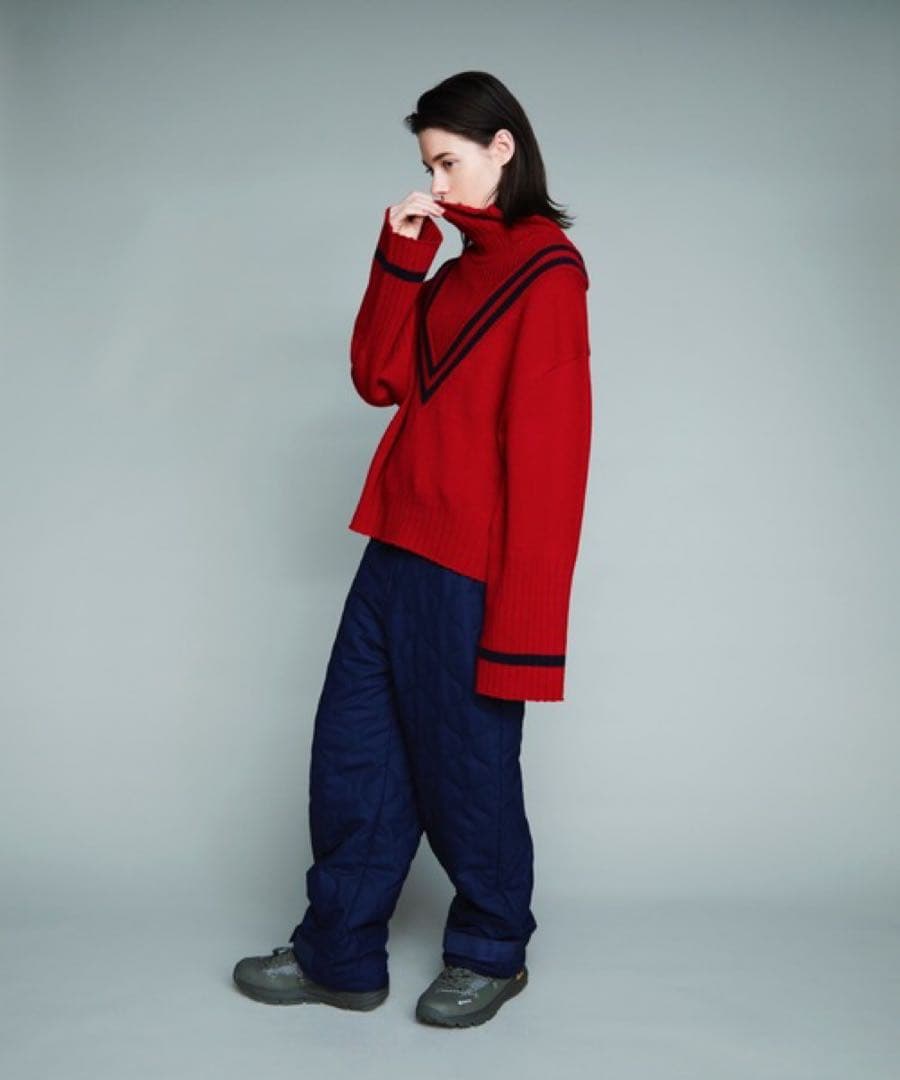 お値下げ F/CE 赤Vネック ハイネック ニット 長袖 Giselle掲載 - メルカリ