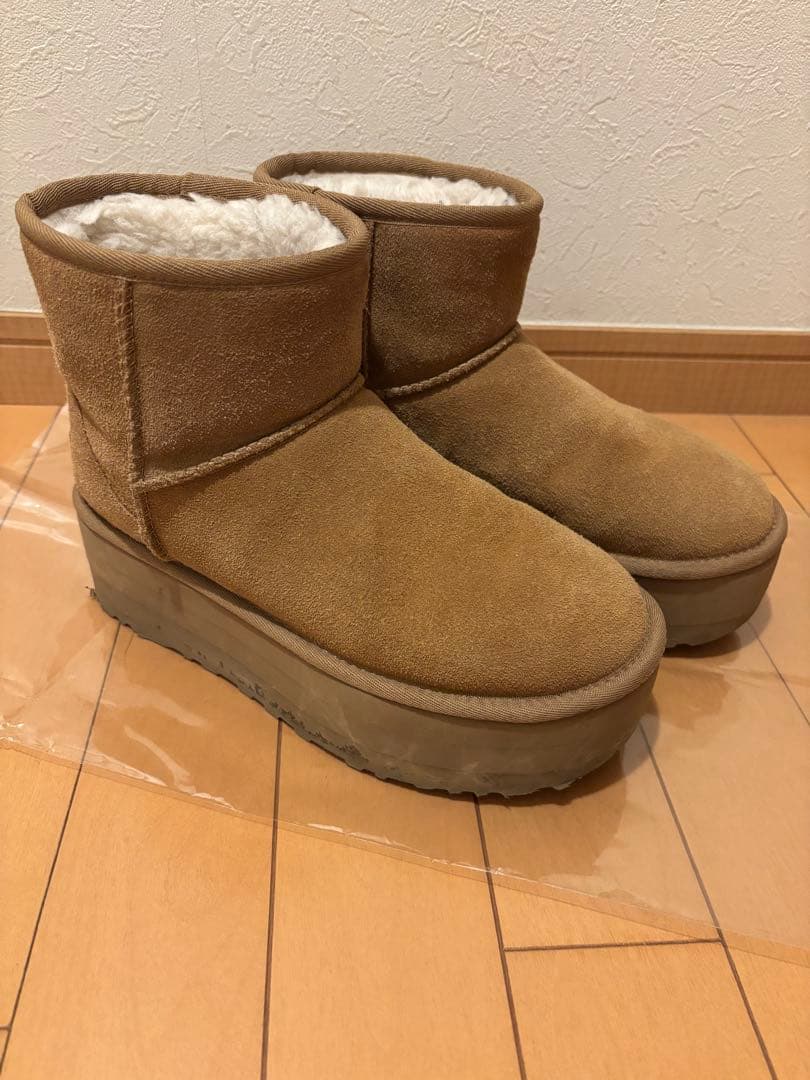UGG 厚底ベージュ スエード ショートブーツ