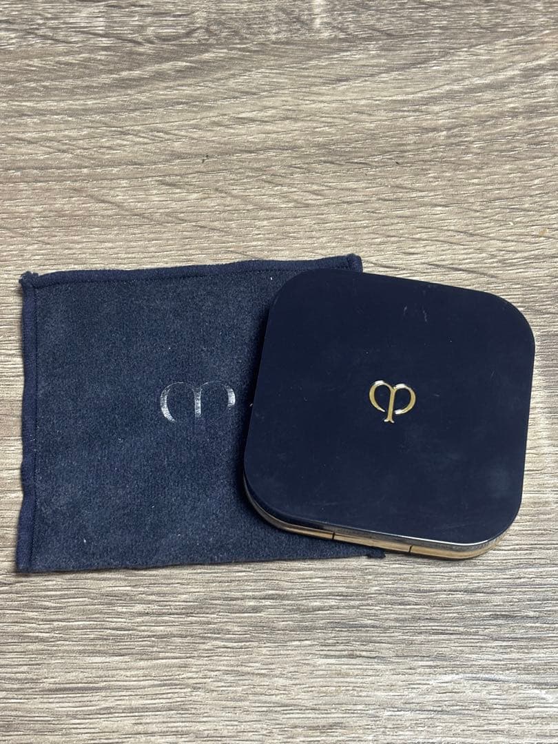 Clé de Peau Beauté プードルコンパクトエサンシエルn