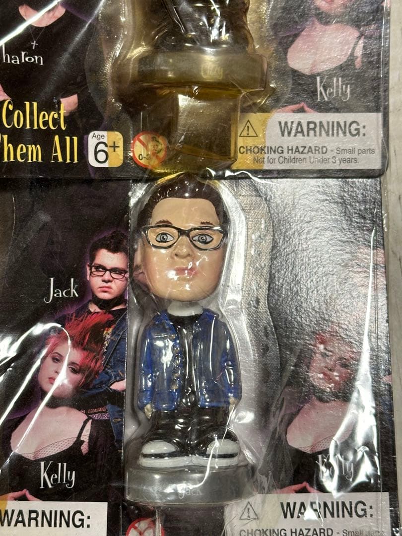 オズボーンズ ファミリー 4体セット 首振りフィギュア - メルカリ