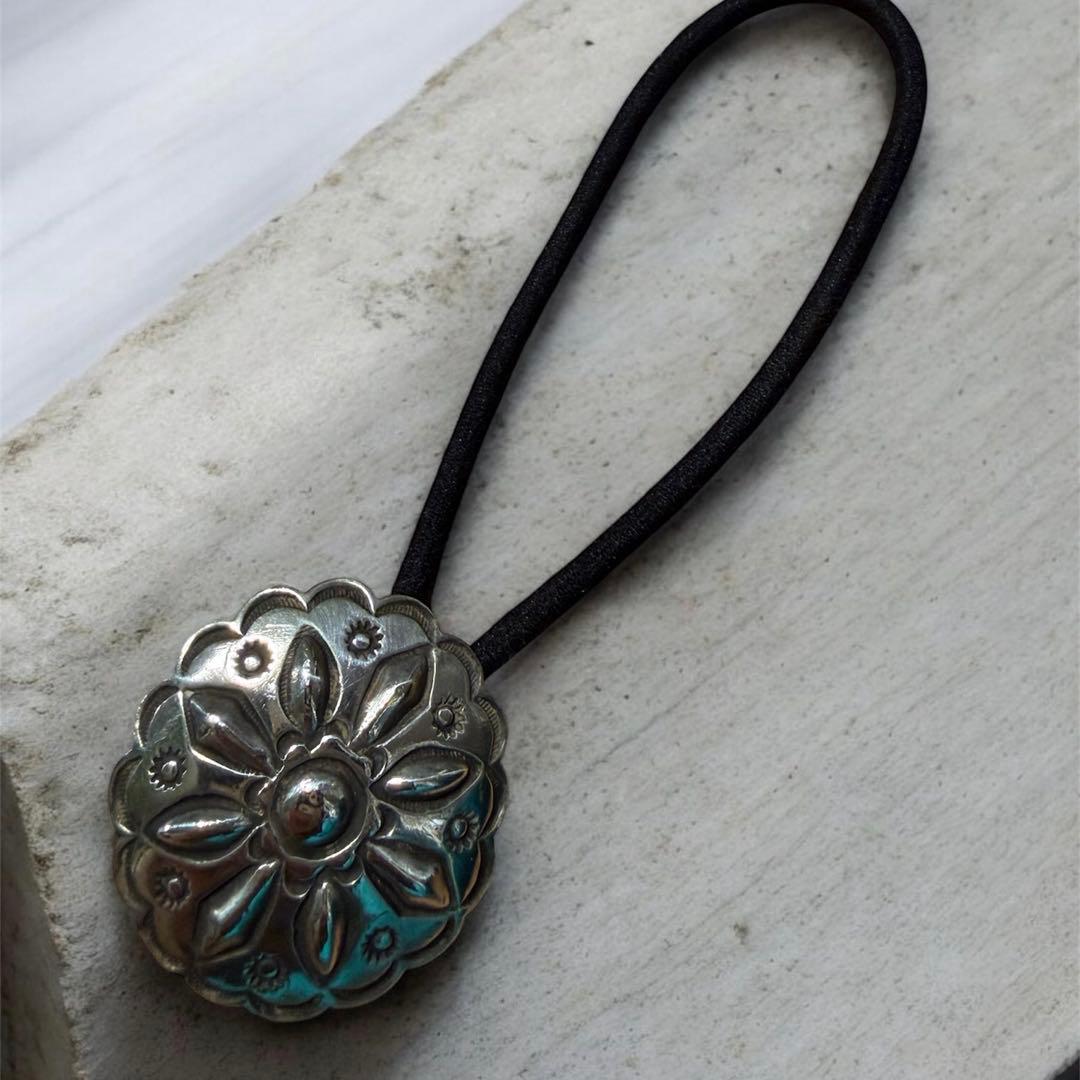 ナバホ族 レイアダカイ コンチョ ボタン ブレスレット ヘアゴム