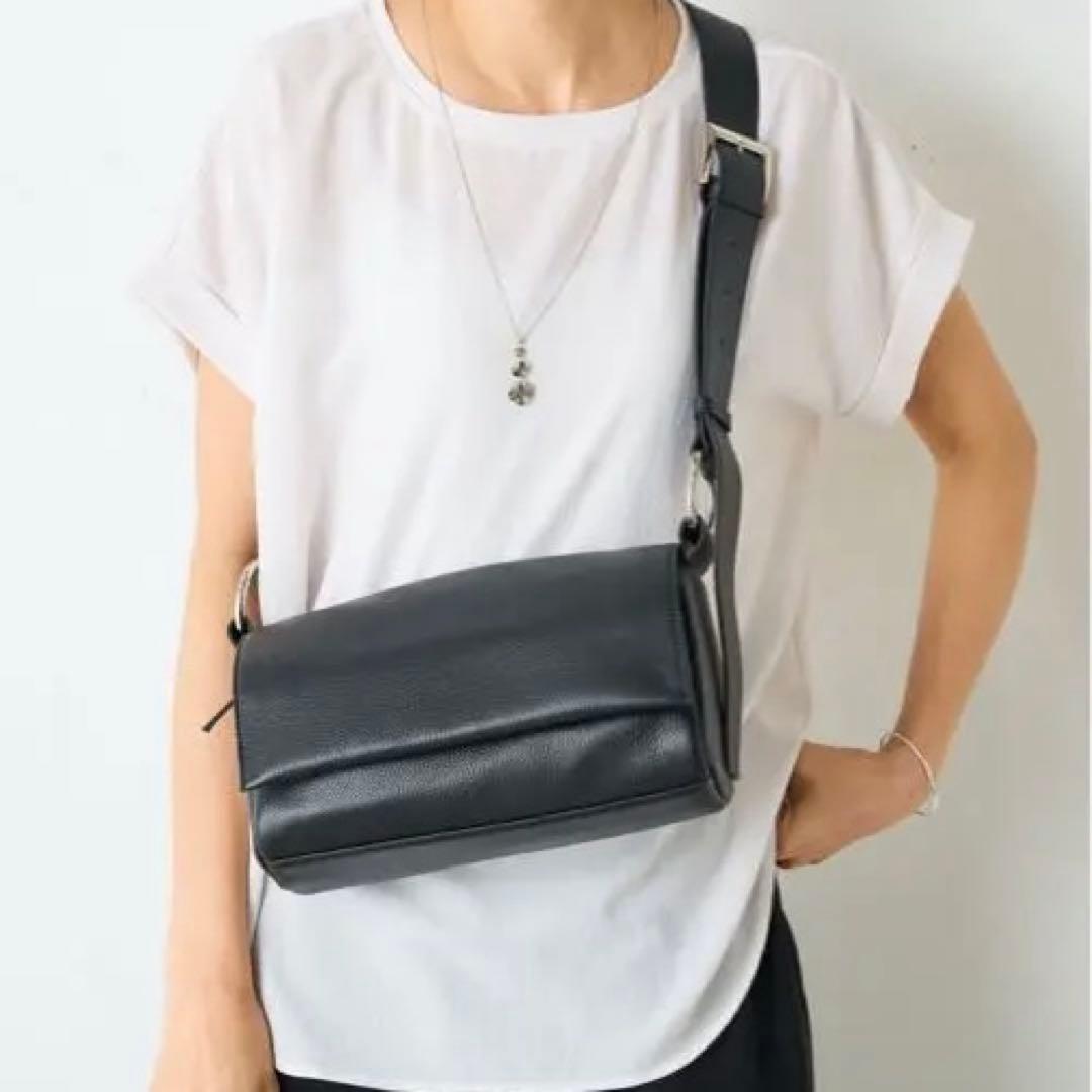 ビアズリー beardsley レザーボディバッグ　ブラック