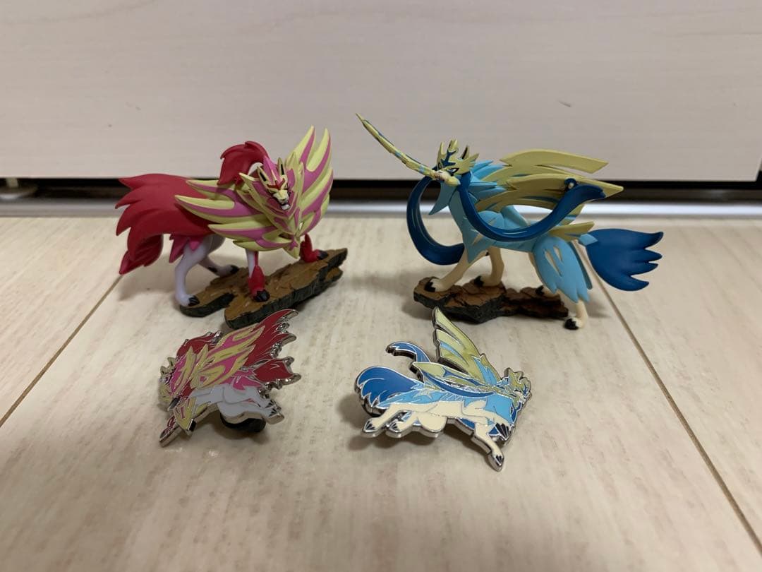 美品 海外版ポケモン ザシアン ザマゼンタ フィギュア ピンズ - メルカリ
