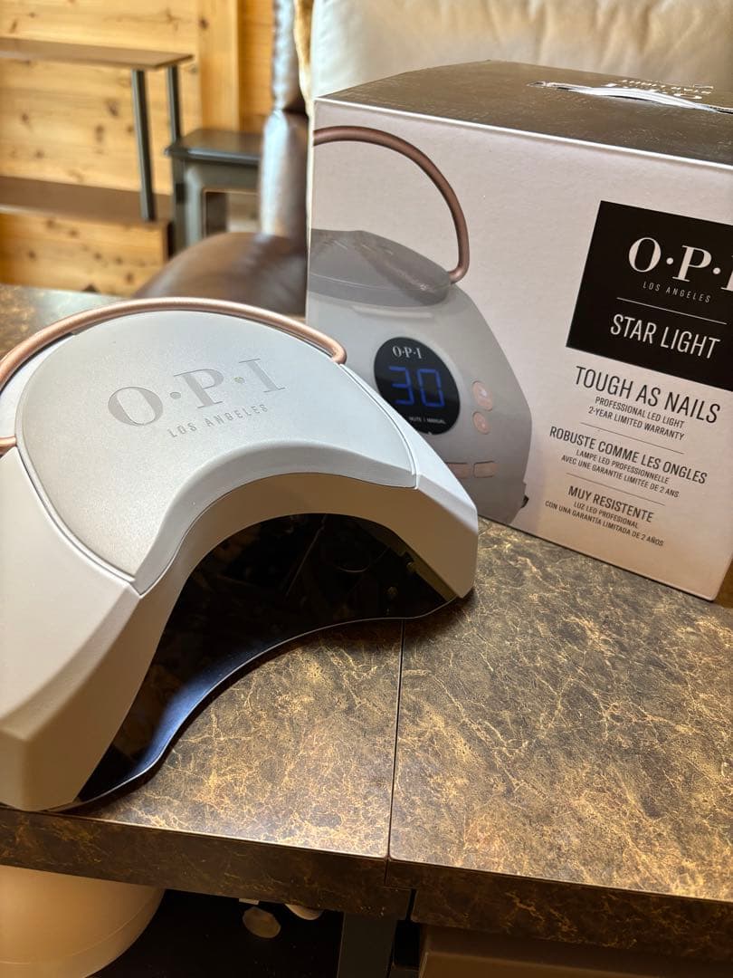 《美品》OPI ledネイルライト　アダプター箱保証書付き