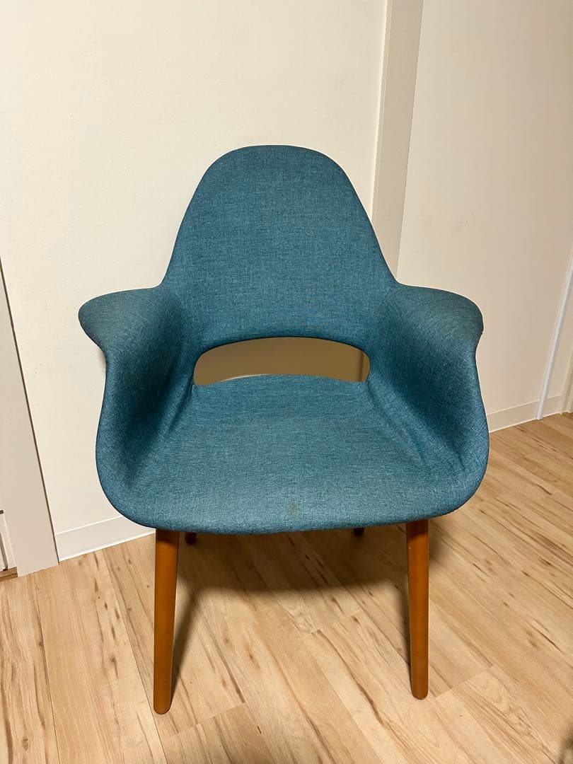 きゃのん 青いアームチェア 布地 木製脚