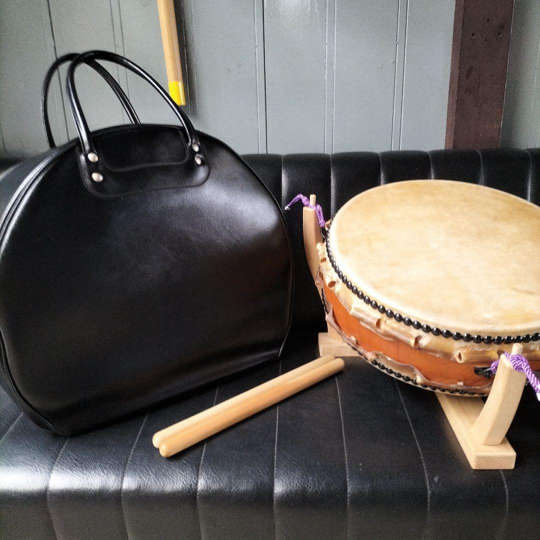 （良様ご依頼品）良品　平胴太鼓　太鼓台　バチ　ケース　中古品一式