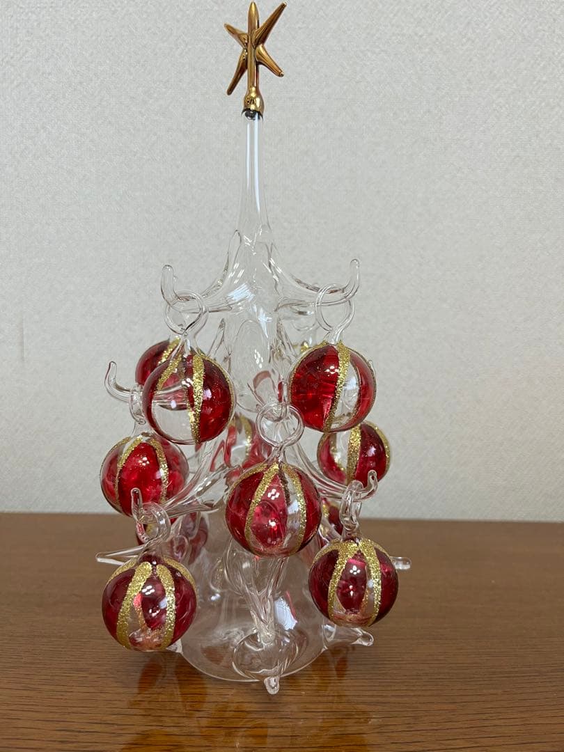 箱根ガラスの森美術館　ガラス　クリスマスツリー金と赤