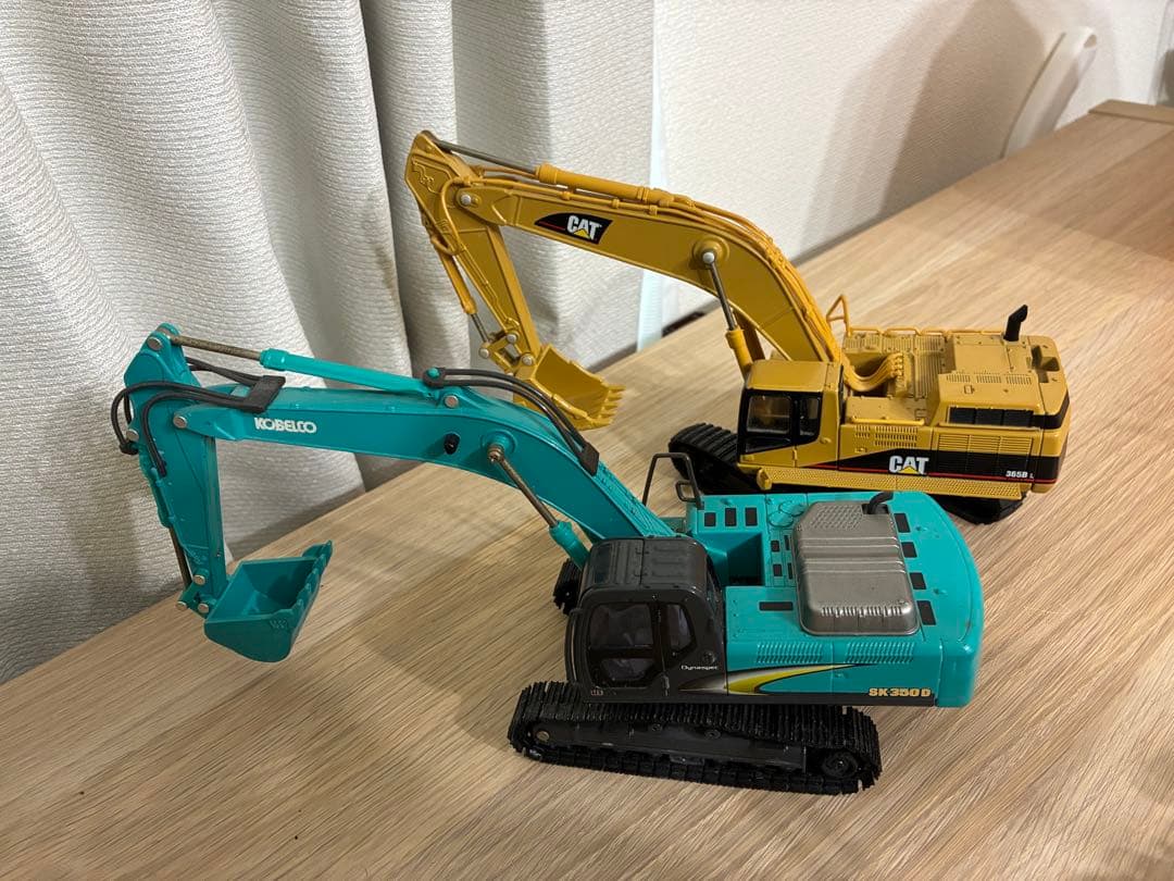 CAT 320D & KOBELCO SK200-8 ミニチュアショベルカー