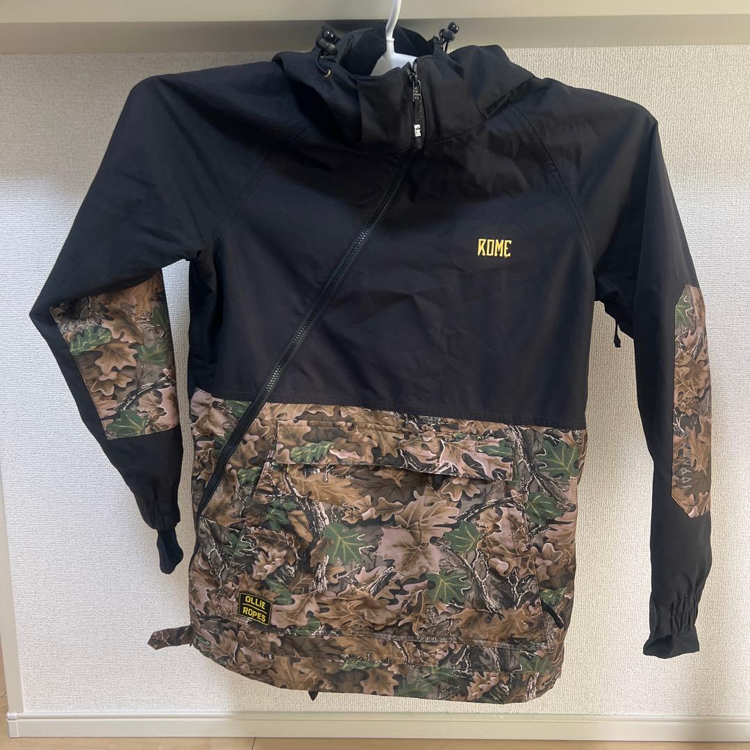 ROME 迷彩柄フード付きジャケット（スノボウェア）