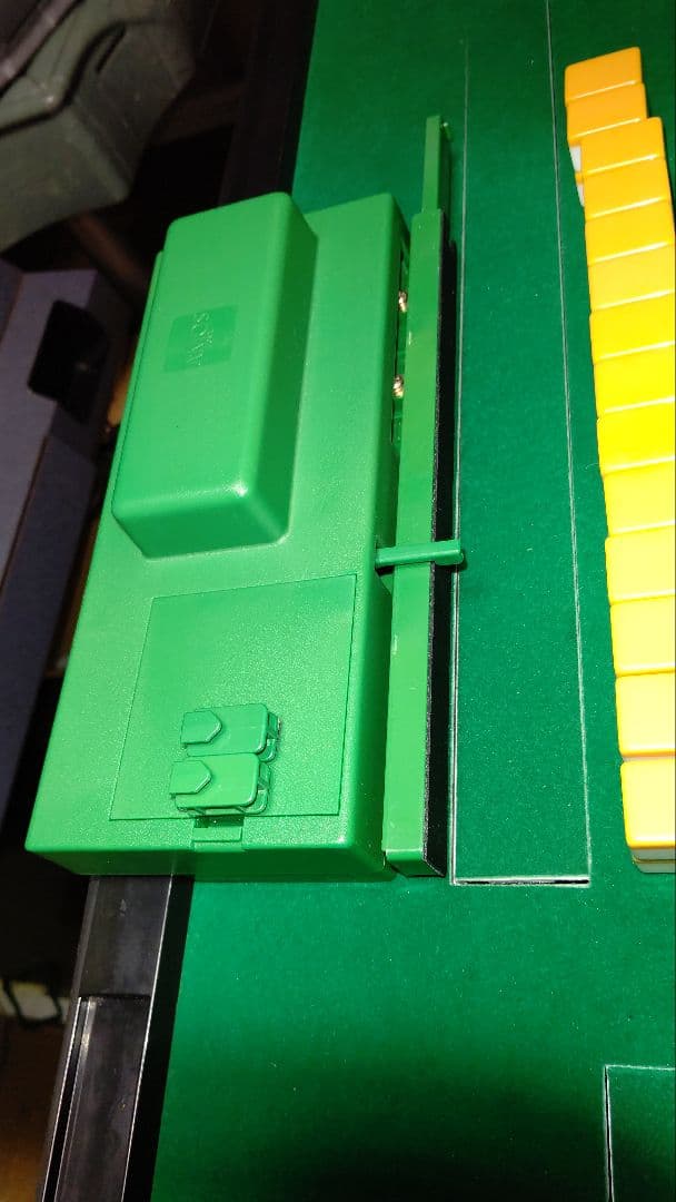 【QP】三麻 牌山押し出し機 ゴッドハンド2 Amazon | 築牌押出機ゴッドハンドⅡ 3人麻雀用山牌押出機 全自動麻雀