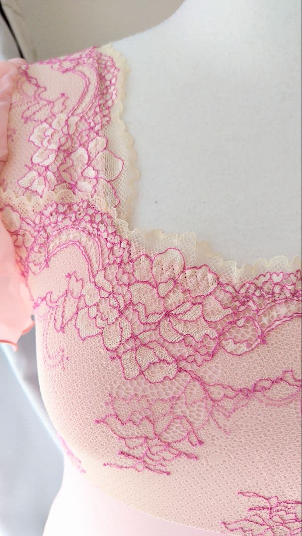 Ｓ～Ｍ／桃の花が咲いたようなピンク、ゴージャスなお袖のプリンセス娘役レオタード