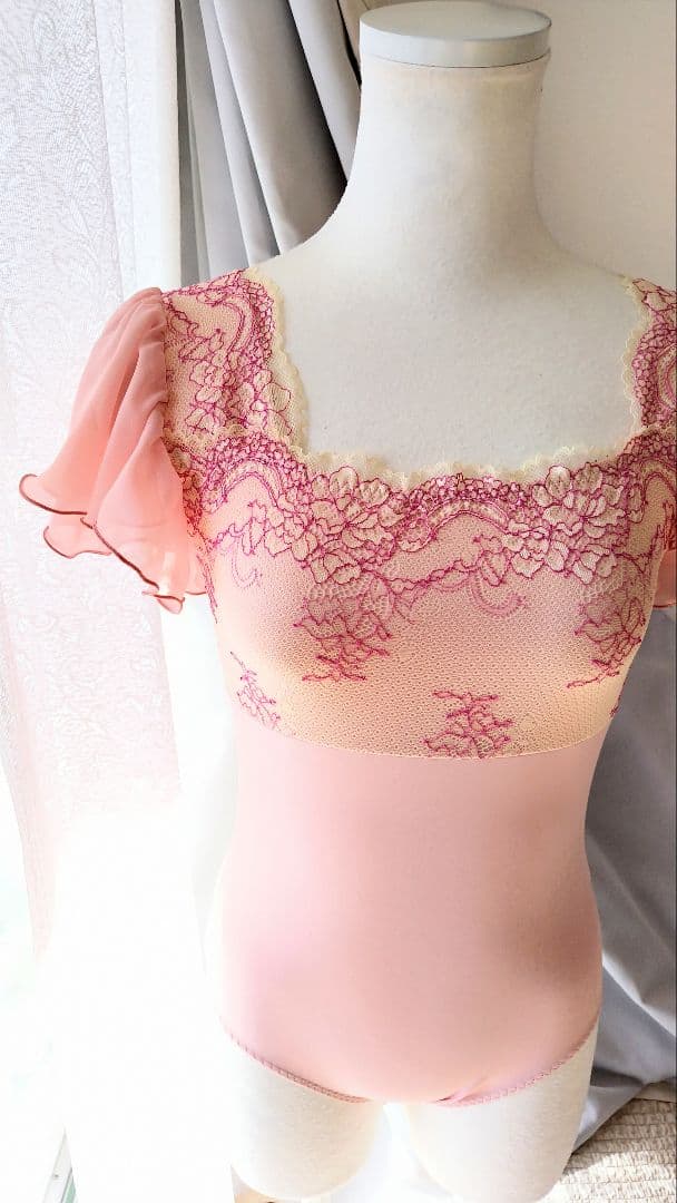 Ｓ～Ｍ／桃の花が咲いたようなピンク、ゴージャスなお袖のプリンセス娘役レオタード