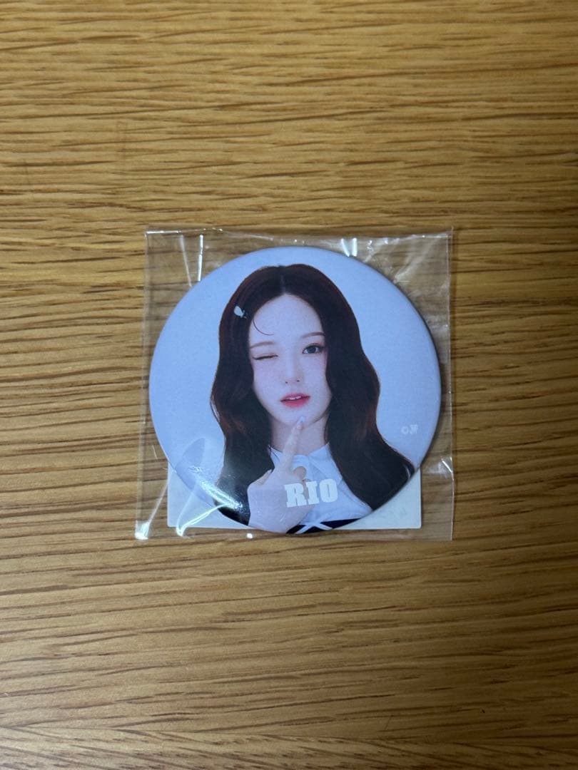 NiziU リオ 缶バッチ - メルカリ