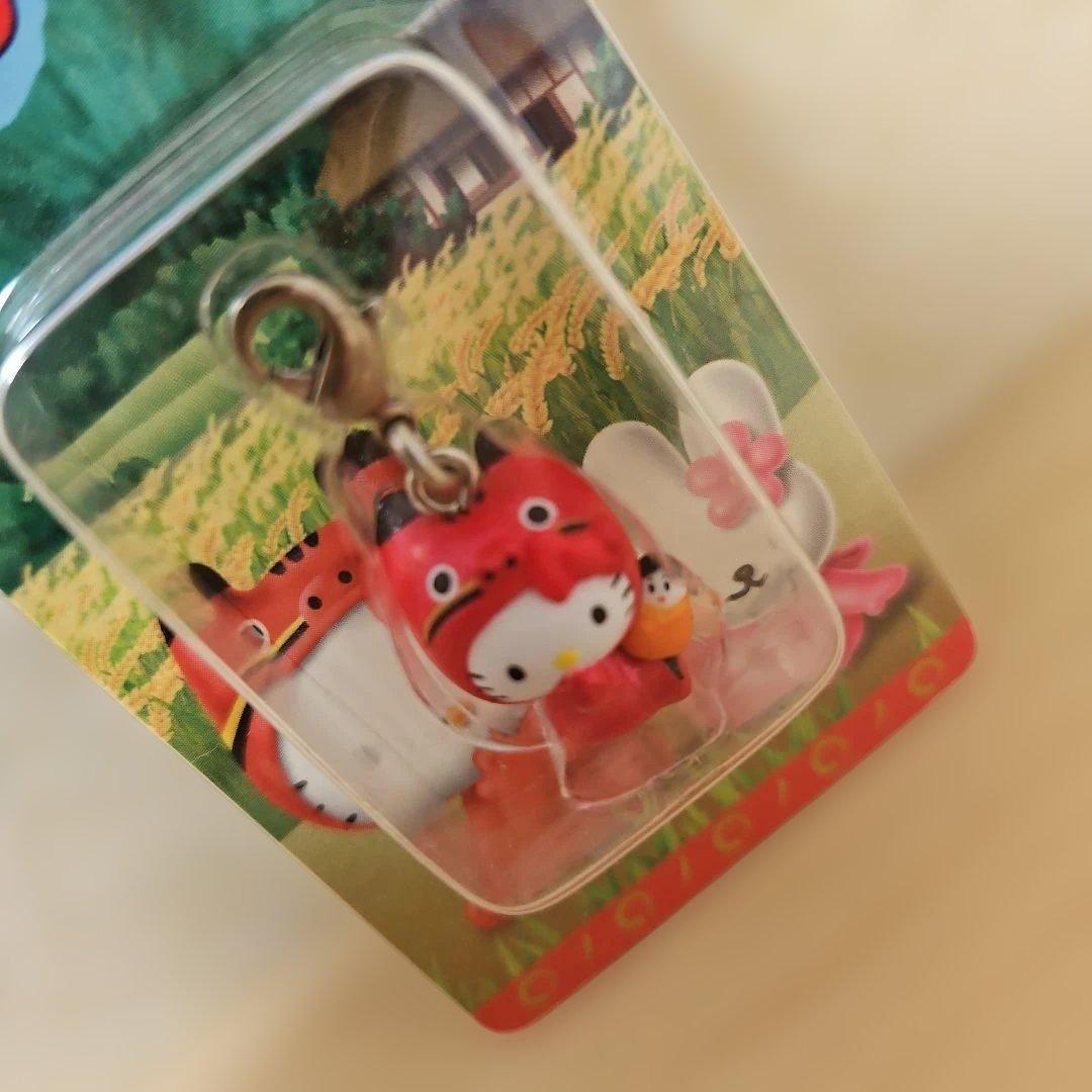 ご当地キティ】ハローキティ 福島限定 「赤べこ」 ファスナー