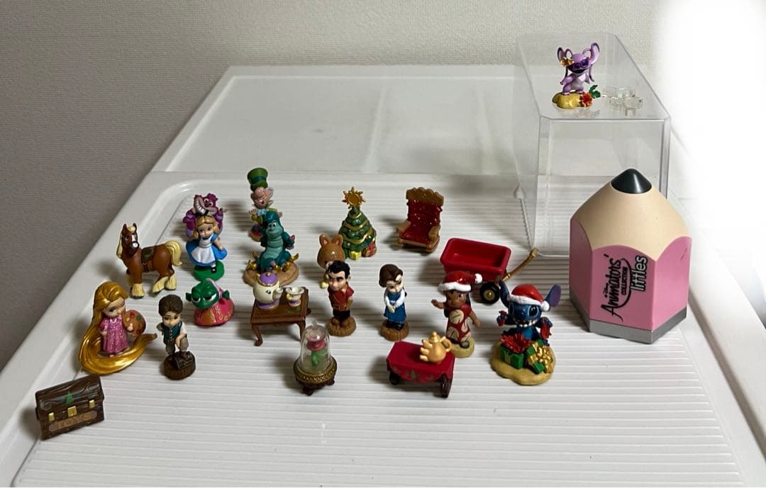 ディズニー、アニメータードール（ミニ）リトルズ、ラプンツェル、ステッチフィギュア