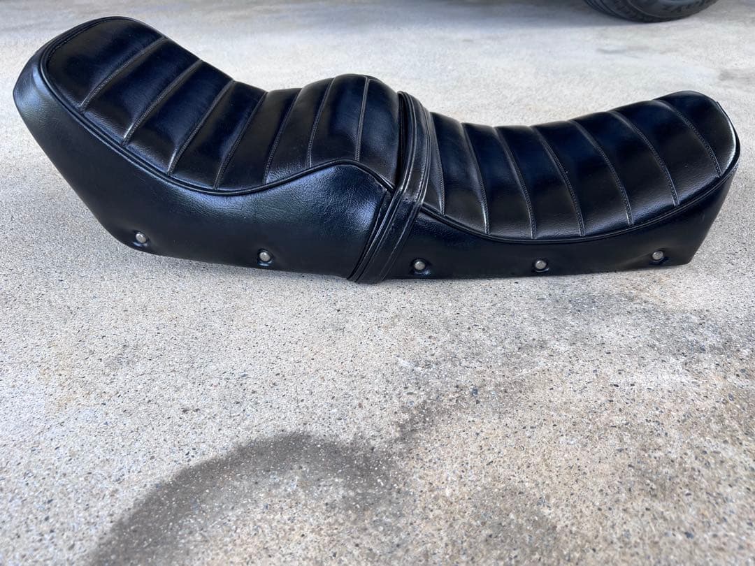 Z400FXタックロールシート　リベット