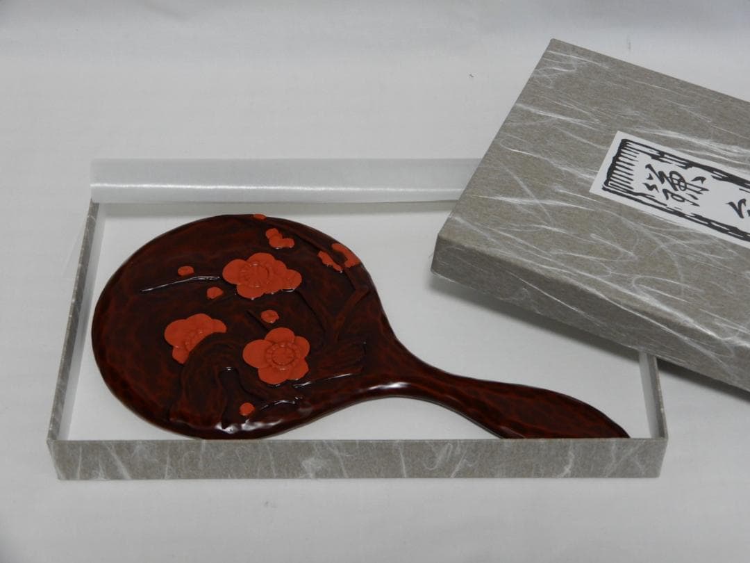 鎌倉彫　手鏡　乙女鏡　朱入り枝梅　揚雅堂　25㎝　化粧箱入未使用