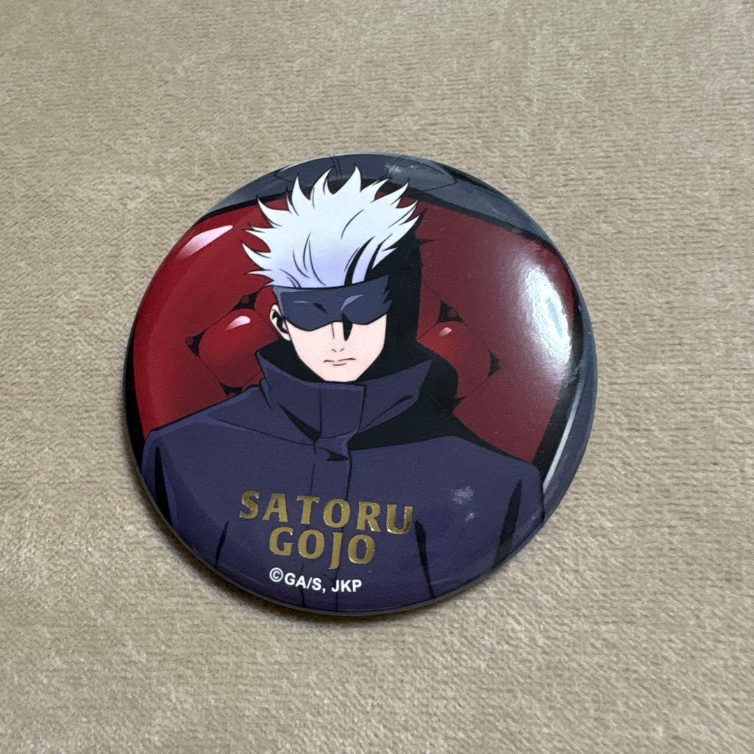 呪術廻戦 PLAZA Chair:Red 缶バッジ 五条悟 - メルカリ