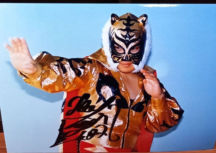 ザ・タイガー直筆サイン入り生写真2枚セット（佐山聡・初代タイガー