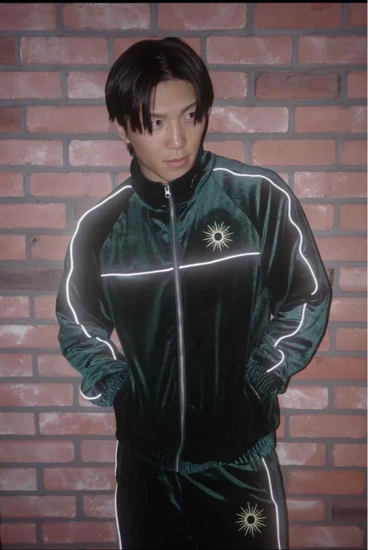 伊藤裕樹 ベロアセットアップ - メルカリ