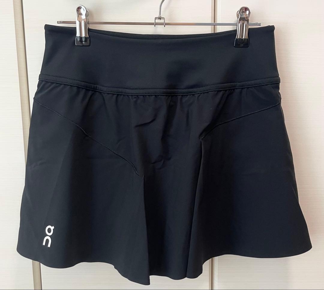 【新品未使用】On オン　Court Skirt テニススコート　XS ブラック