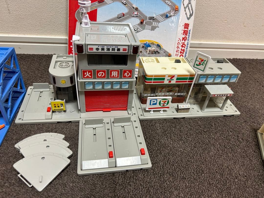 トミカタウン 旧シリーズ つながる道路 他 まとめ売り - メルカリ