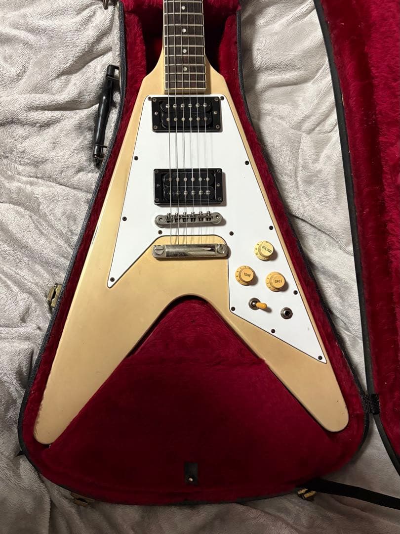 ギター GIBSON FLYING V 1982 Gibson Flying V Black 1982 – Chicago Music Exchange