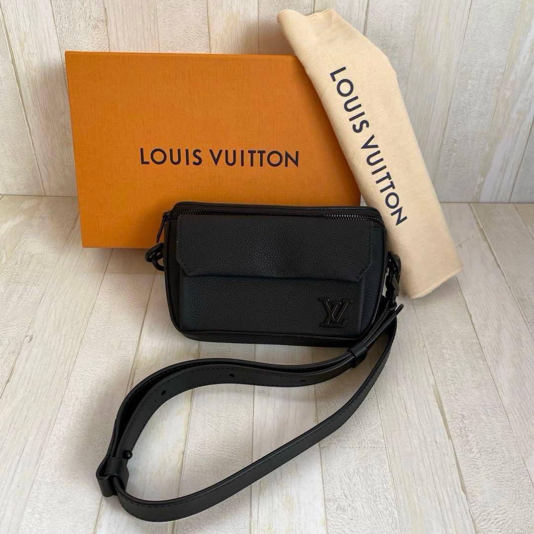 極美品　ルイヴィトン　LV パイロット　ウェアラブル　ウォレット　黒　4K32