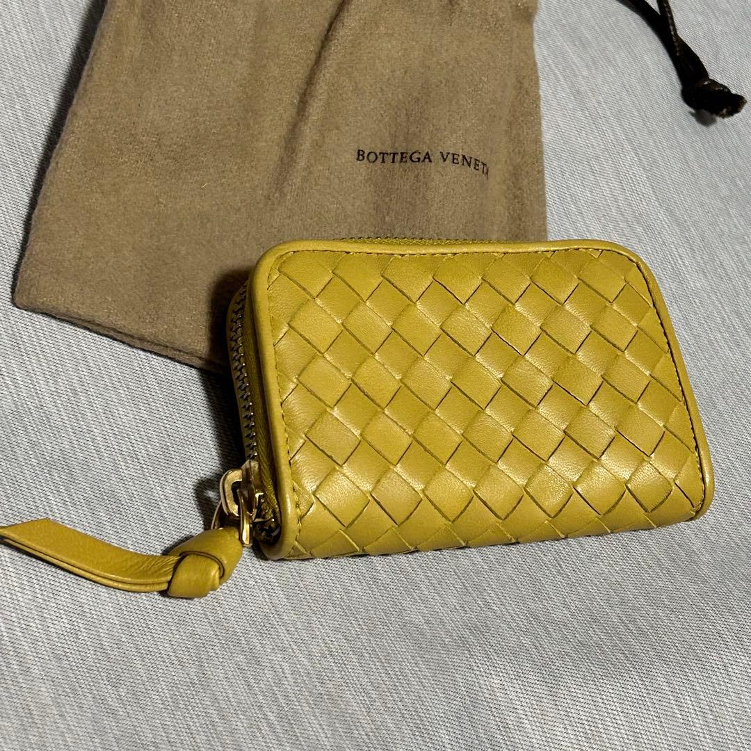 BOTTEGA VENETA イントレチャート ケース マスタードカラー