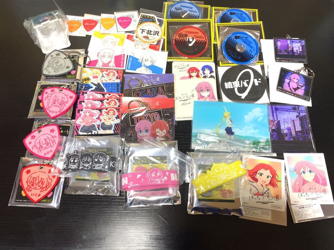 ぼっち・ざ・ろっく!展 東京・大阪会場グッズまとめ売りセット アニメ『ぼっち・ざ・ろっく！』展」で販売されるグッズ。 [画像・動画