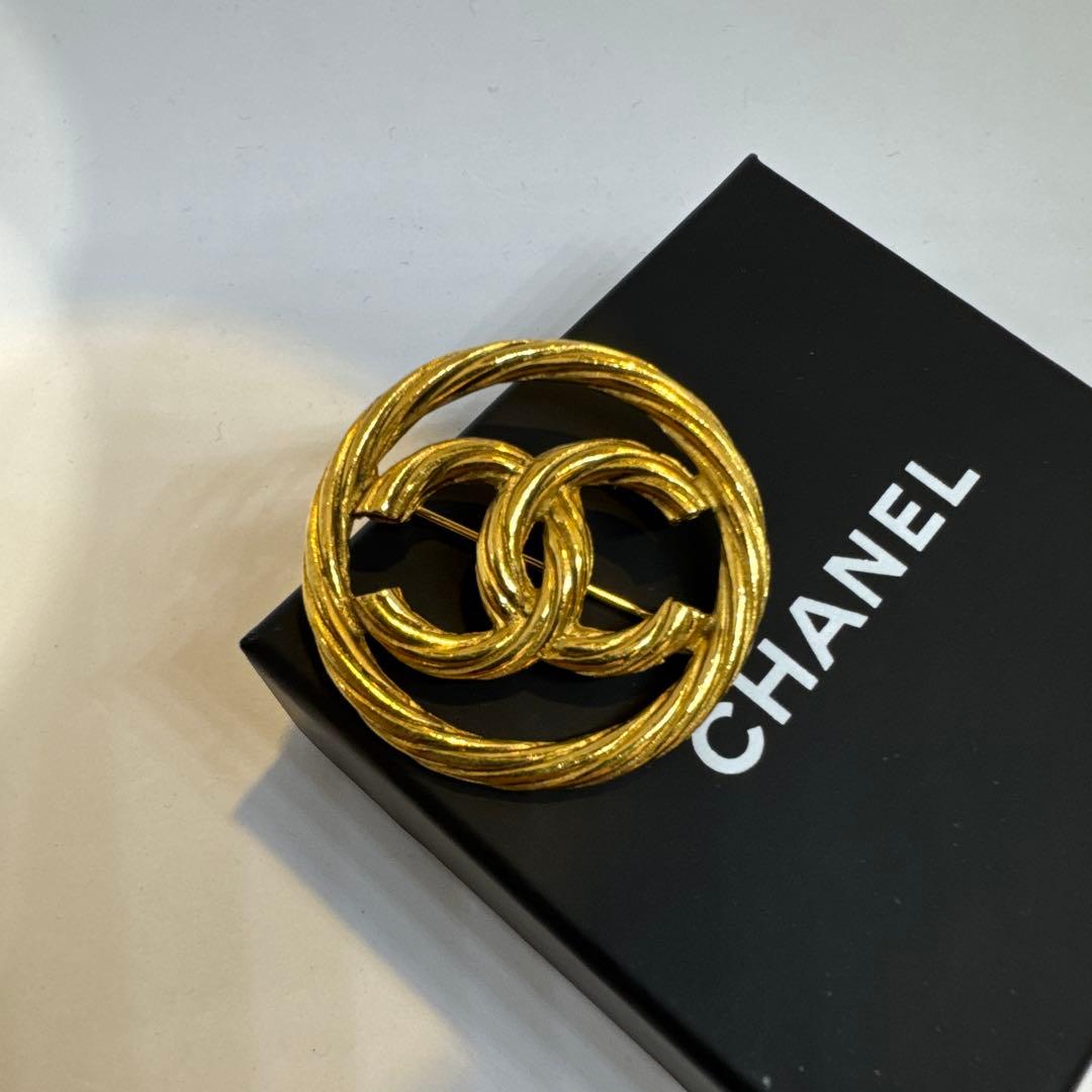 【美品】CHANELゴールドツイスト ブローチ CC ココマーク ヴィンテージ 美品 箱付き】ヴィンテージシャネル ブローチ ココマークゴールド