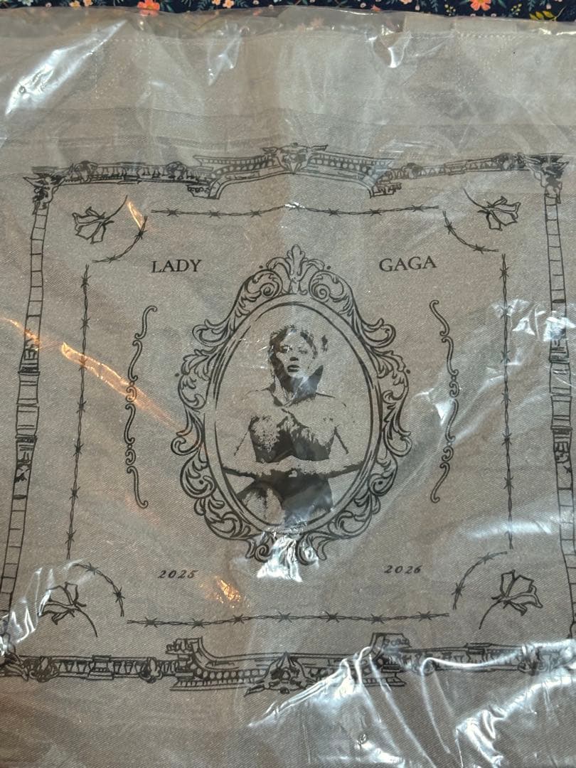 Lady GaGa トートバッグ グレー - メルカリ