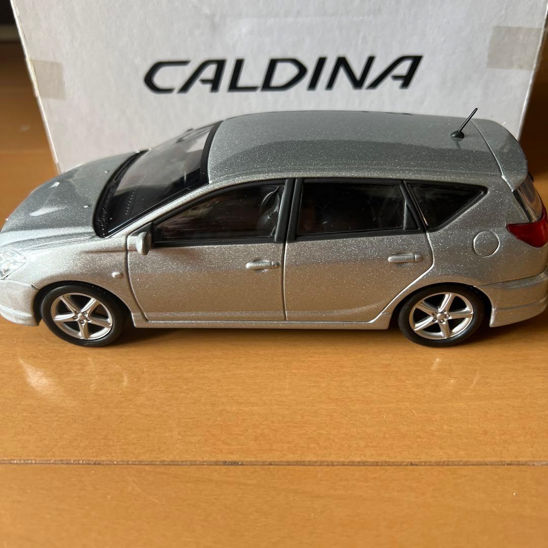 トヨタ カルディナ ミニカー フィギュア 非売品 ホワイト 1/24スケール